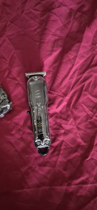 Mașina de tuns nouă sigilată