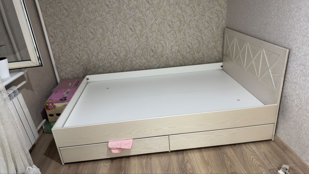 Продам Б/У кровать 200х140х40