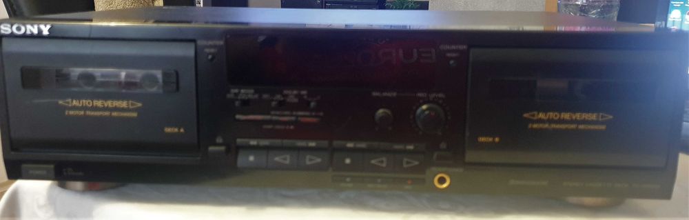 Продавам касетен дек SONY TC-WR535