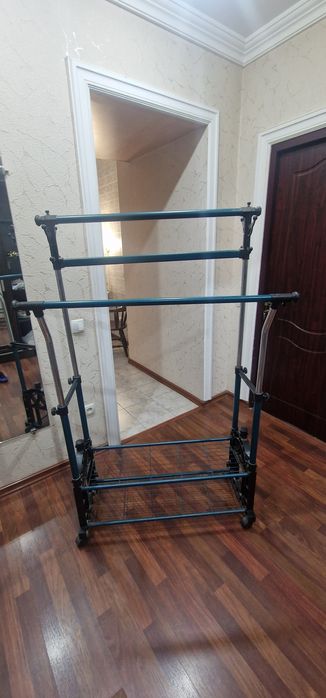 Продам стойку для вешалок.