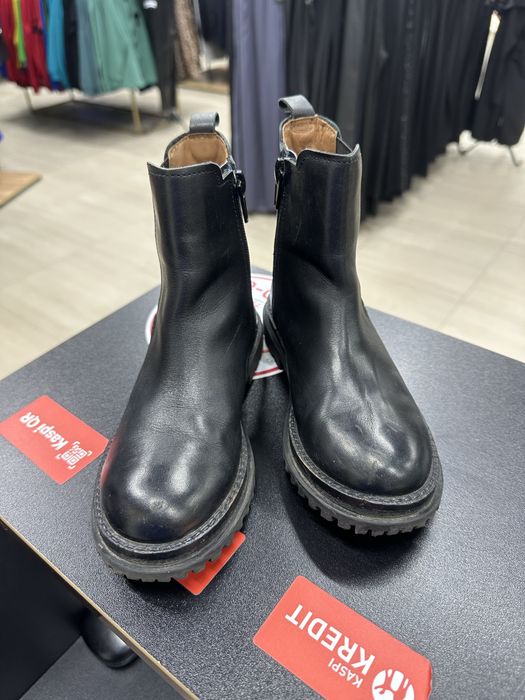 Продам детские батинки zara 31 размер