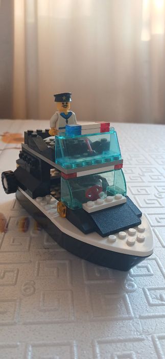 Полицейский катер и танк конструктор