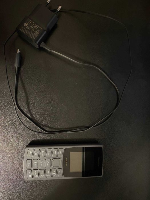 iPhone 8 Black 64 GB + Nokia TA1567 Dual Sim Card