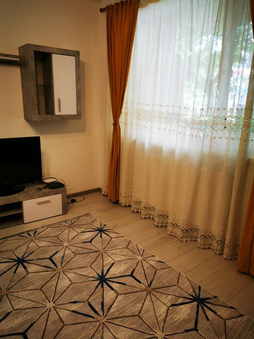 Închiriez apartament 2 camere Craiova zonă botanică, dotat cu centrală, AC, renovat recent, preț 2000lei