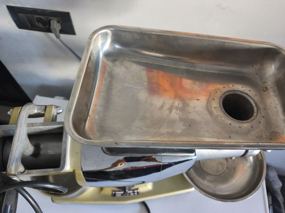 Masina de tocat carne profesionala-robot CEG