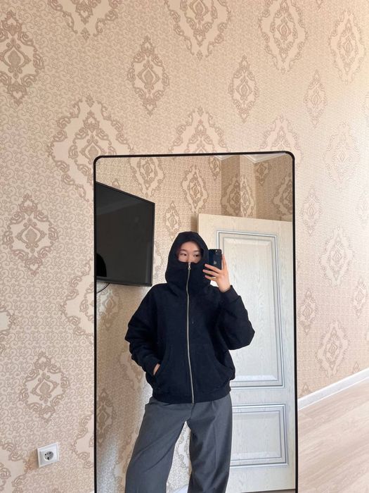 Черная зипка-худи Howe