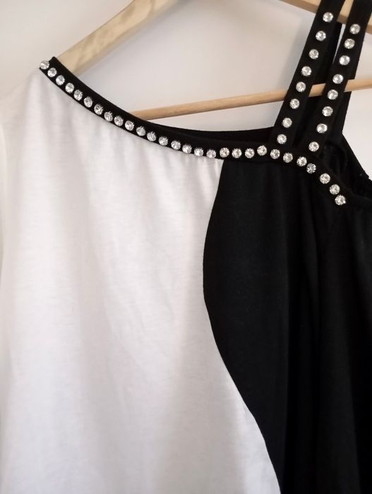 Нежна блуза с камъни