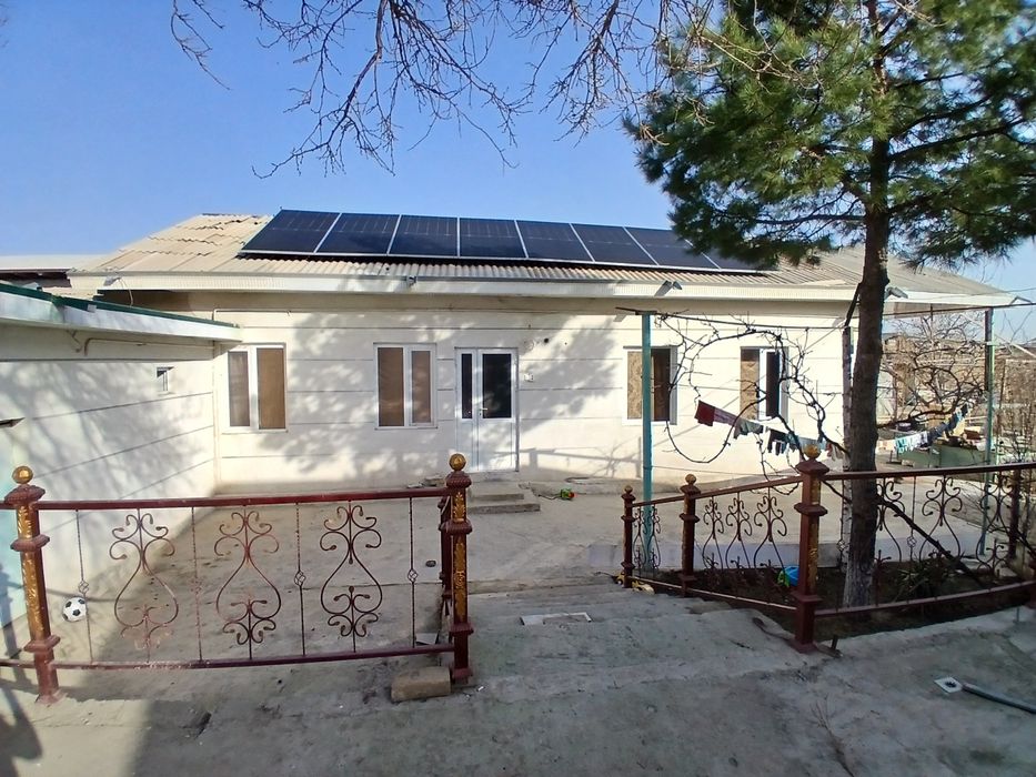 Navoiy shahar vogzal hududida 11 sotixli xovli