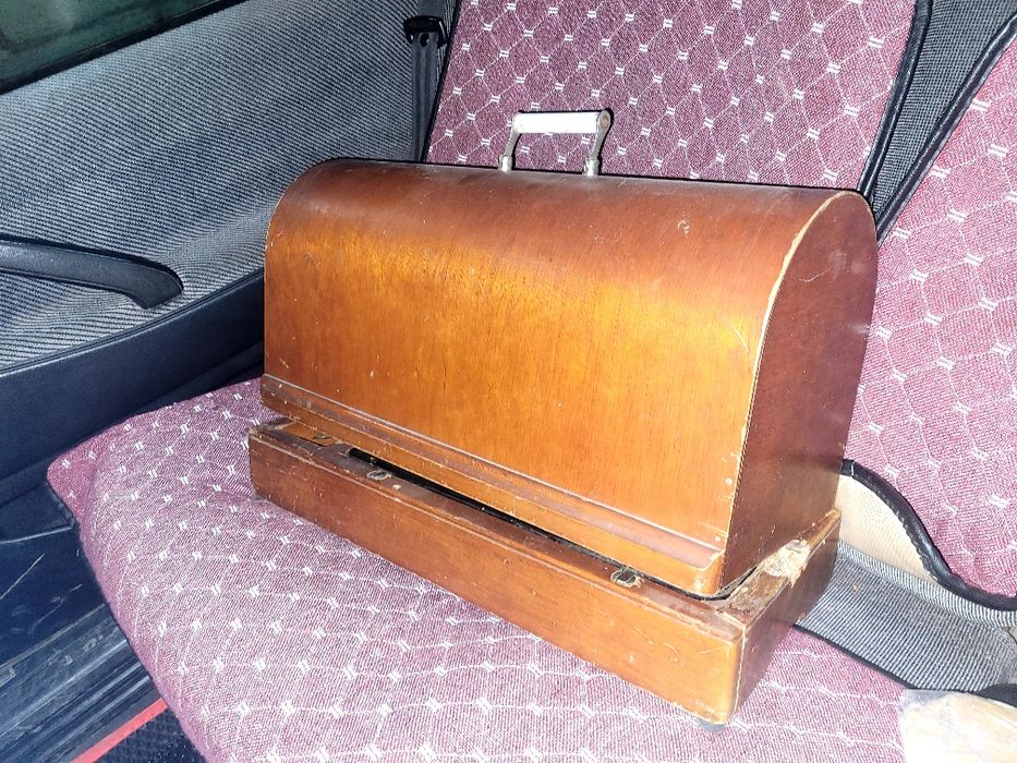 Отдам швейную машинку