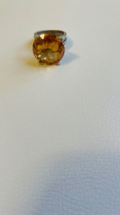 Серебрянное кольцо с крупным камнем