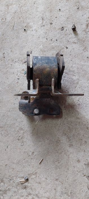 Подушка кпп на мазду 323 ba