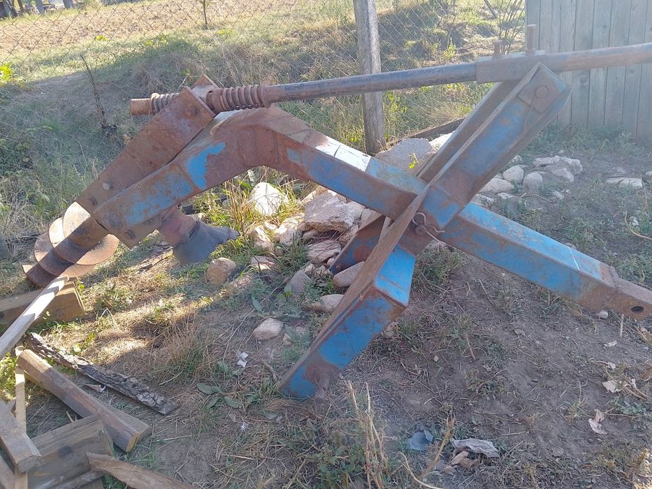 Burghiu pentru pământ