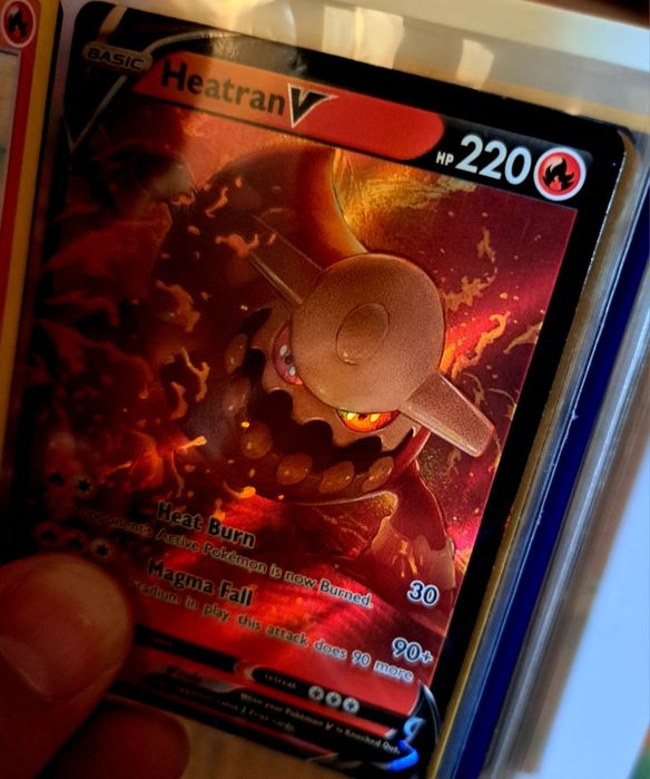 Vând lot Pokémon TCG format din 5 mini albume cu cărți Pokémon.
