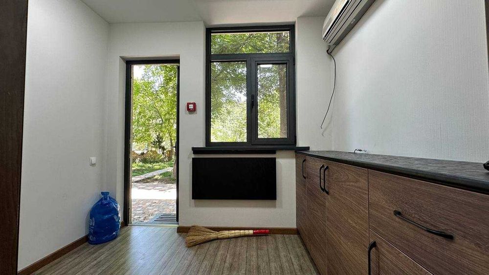 100 кв. Ц-1 Экопарк 64 школа Бутик Офис Салон Туризм Цветочный Магазин