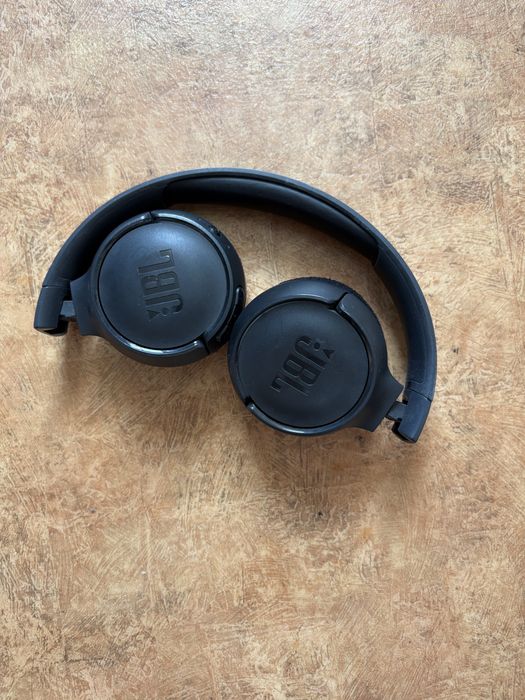 Наушники jbl в хорошем состояние