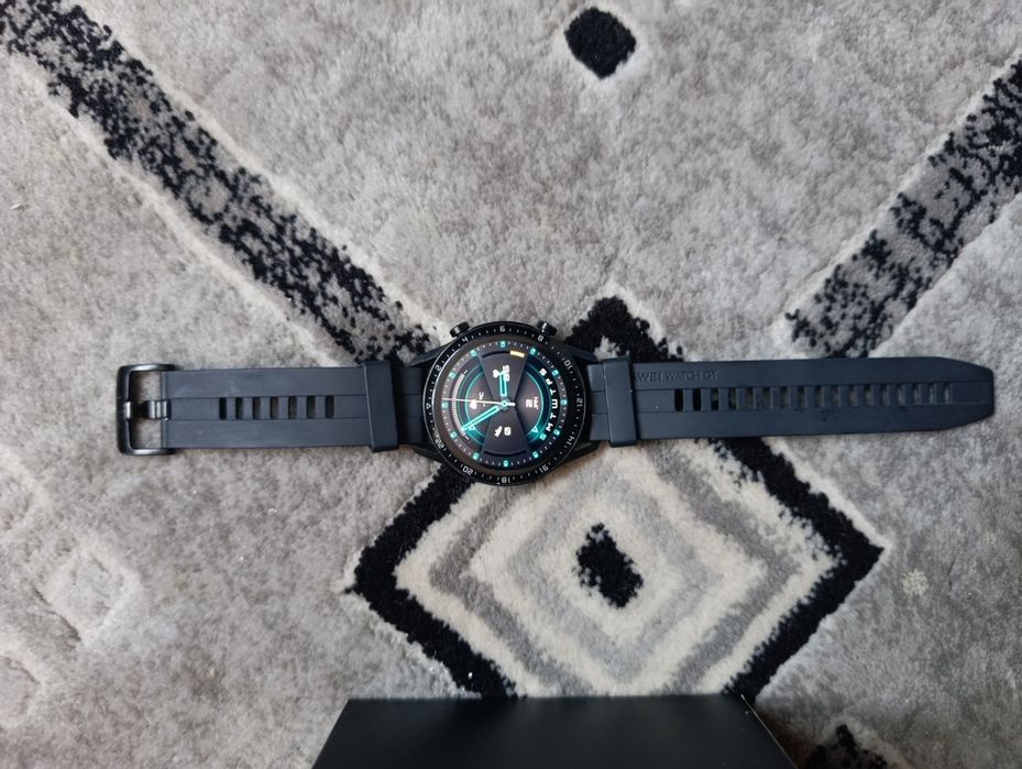 Продам смарт часы huawei GT 2