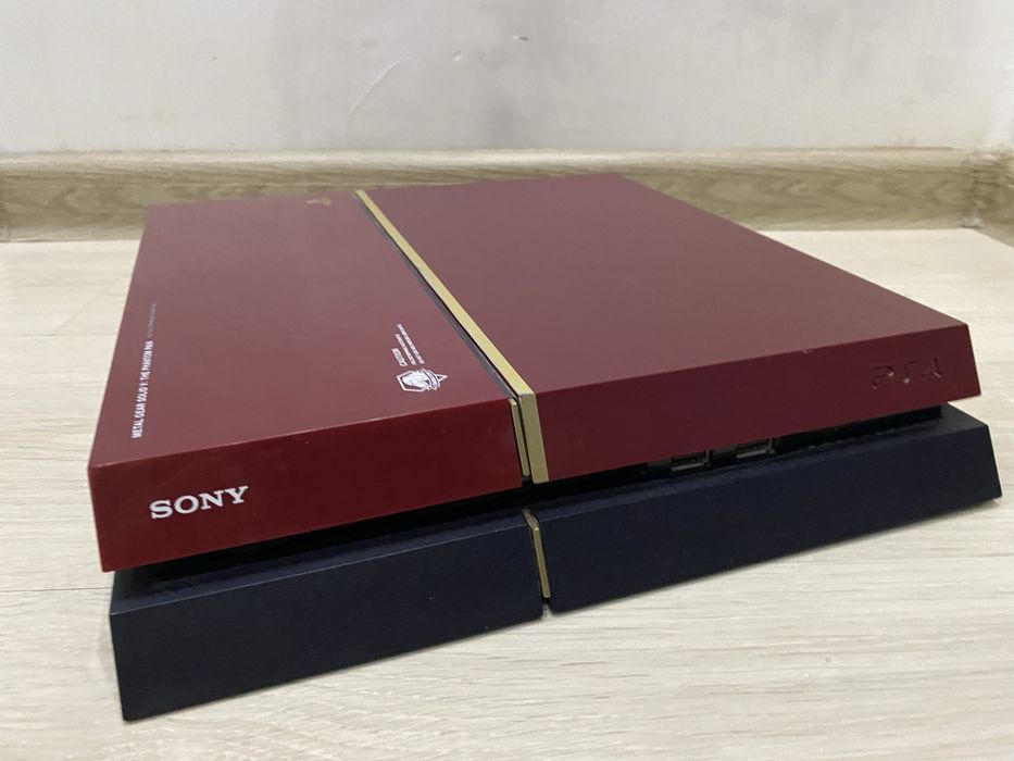 PlayStation 4 Скаченные игры + 2 джойстика + 9игр