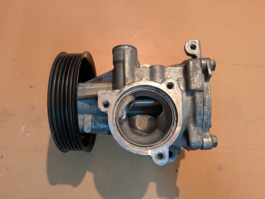 Помпа Suzuki Grand Vitara J24B