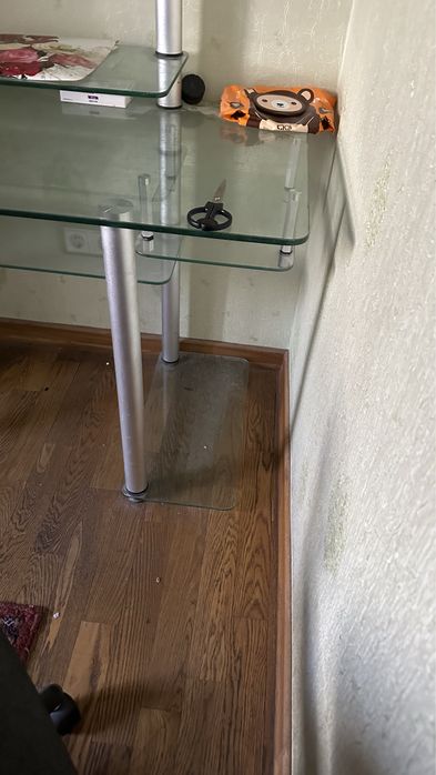 Стекляный писменый стол