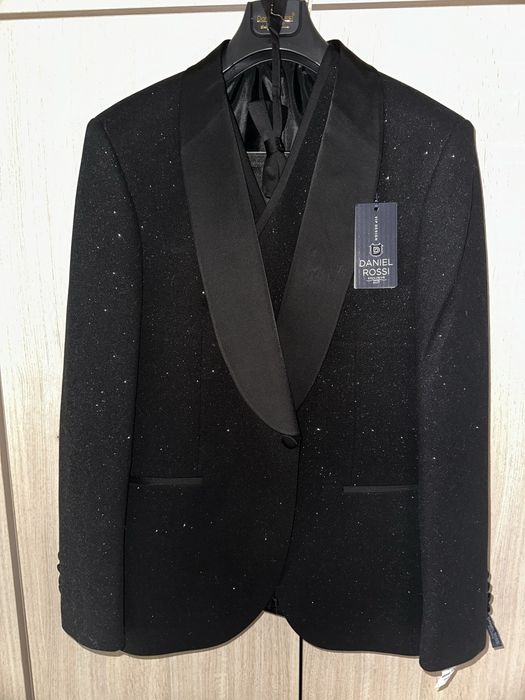 мъжки абитуриентски костюм