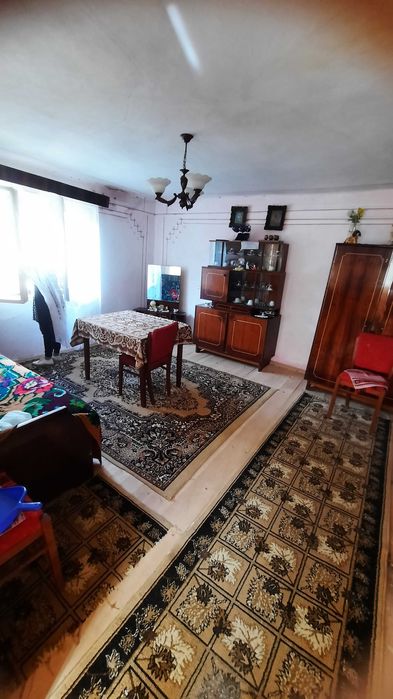 Casa si gradina de vanzare