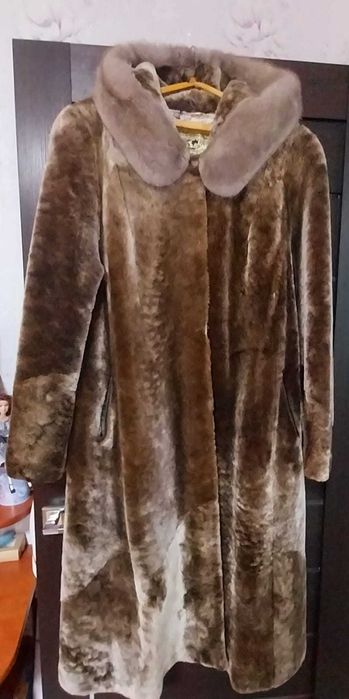 Продам женскую шубу