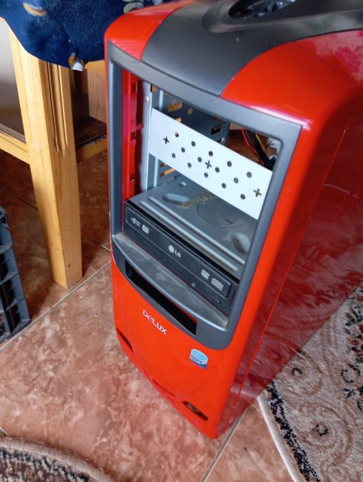 Pc complet cu monitor LCD de 19"