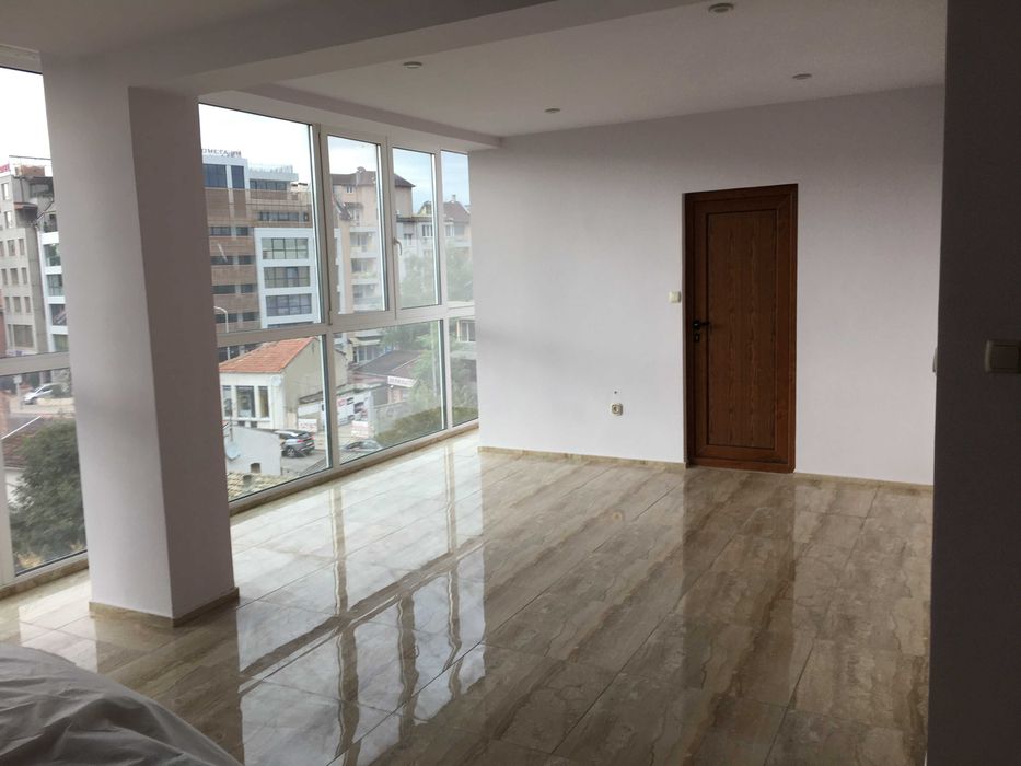 Лукс! Многостаен и Двоен Гараж - 152 кв.метра- Площад Лаврентий