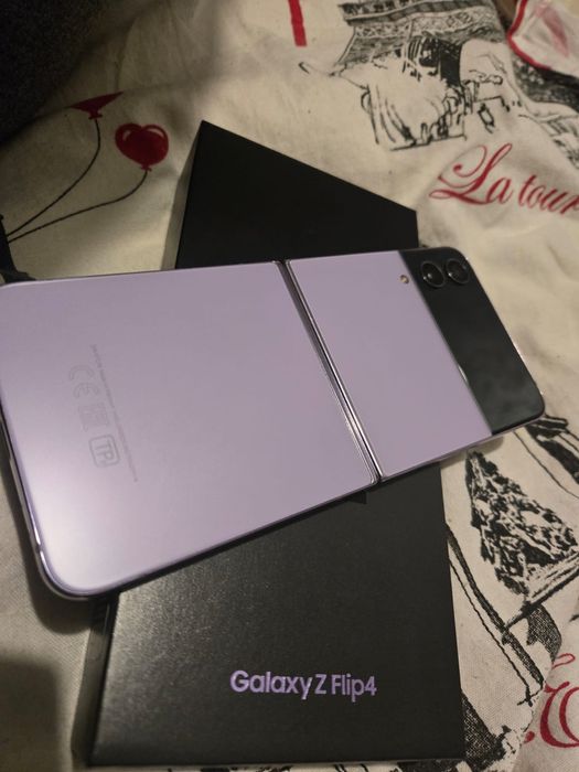 Продам Samsung Z flip 4