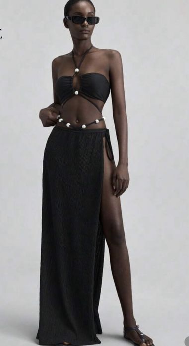 Черен бански с перли, връзки и наметка (пола)