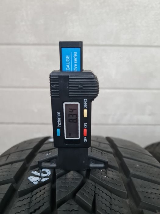 Зимни гуми 2 броя GOODYEAR UltraGrip 215 60 R16 дот 1918