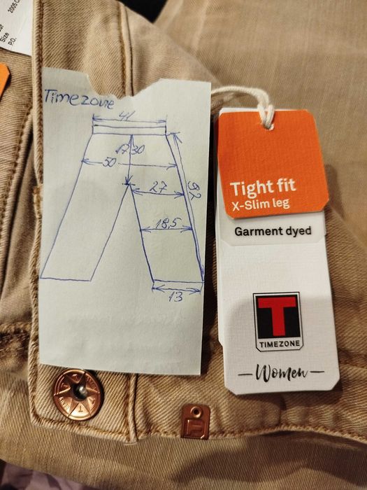 модерни, къси, вталени- tight fit x-slim leg, US размер - W29- бежов