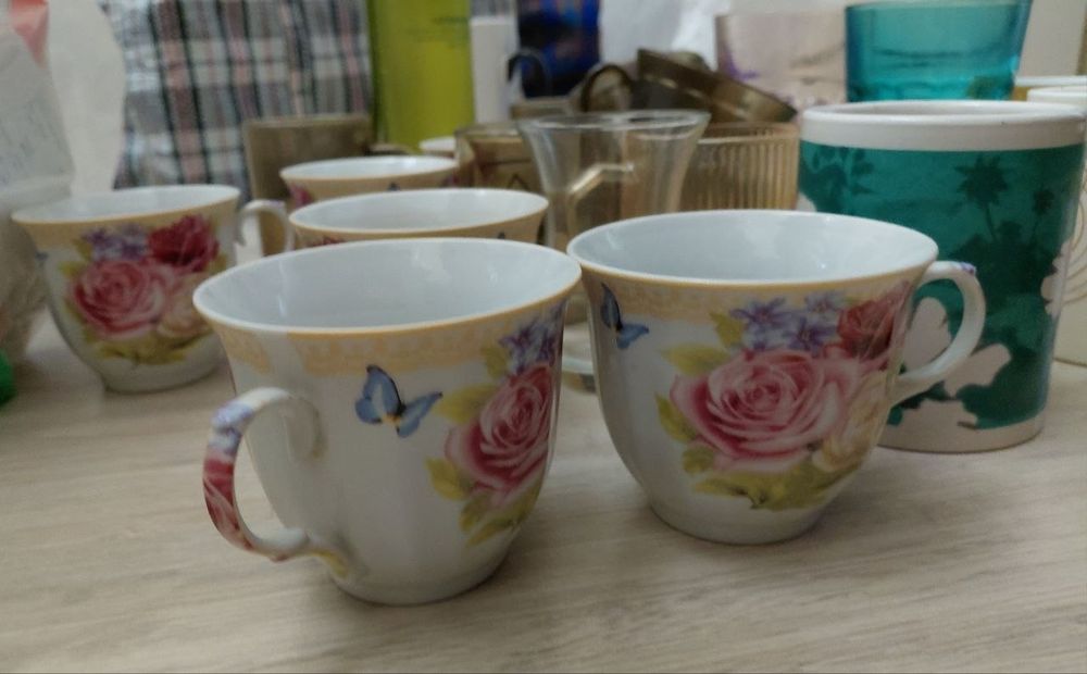 Продам кружки с блюдцами, стаканы