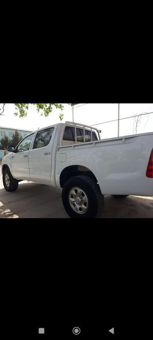 Toyota Hilux пикап сотилади