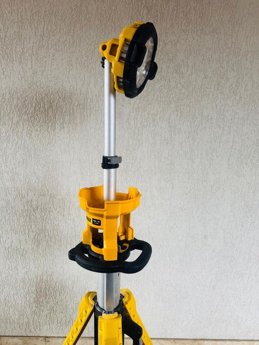 Lanterna dewalt dcl 079