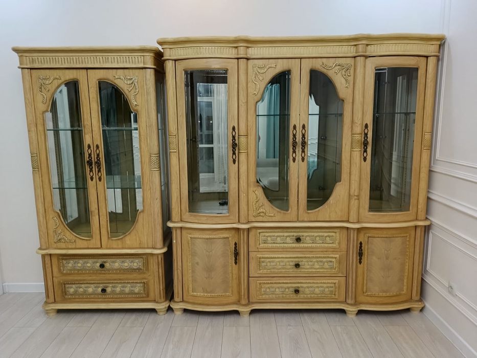 шкаф-сервант продаётся