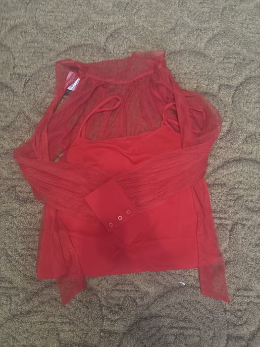 Продаю блузку женскую