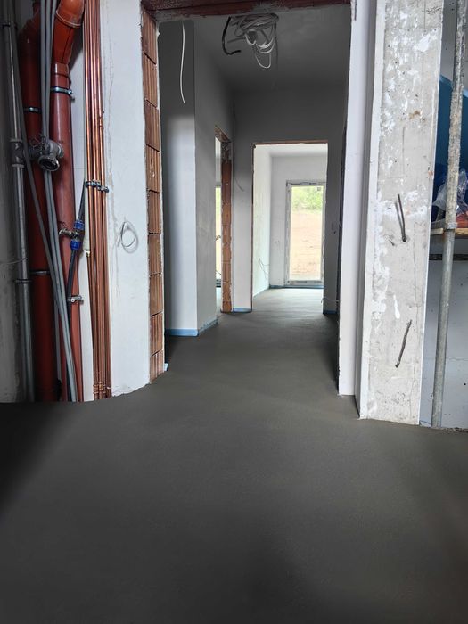 Замазка с машина , замазка върху подово отопление, бетон, саморазливна