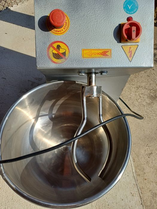 Тестомесачка вилична