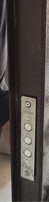 Продается метталическая дверь