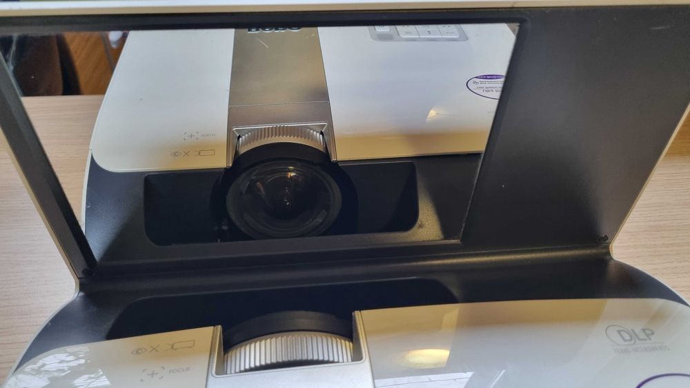 Videoproiector BenQ MW843UST/3D/HDMI/Contr.13000:1/3000ANSI-Lampa noua