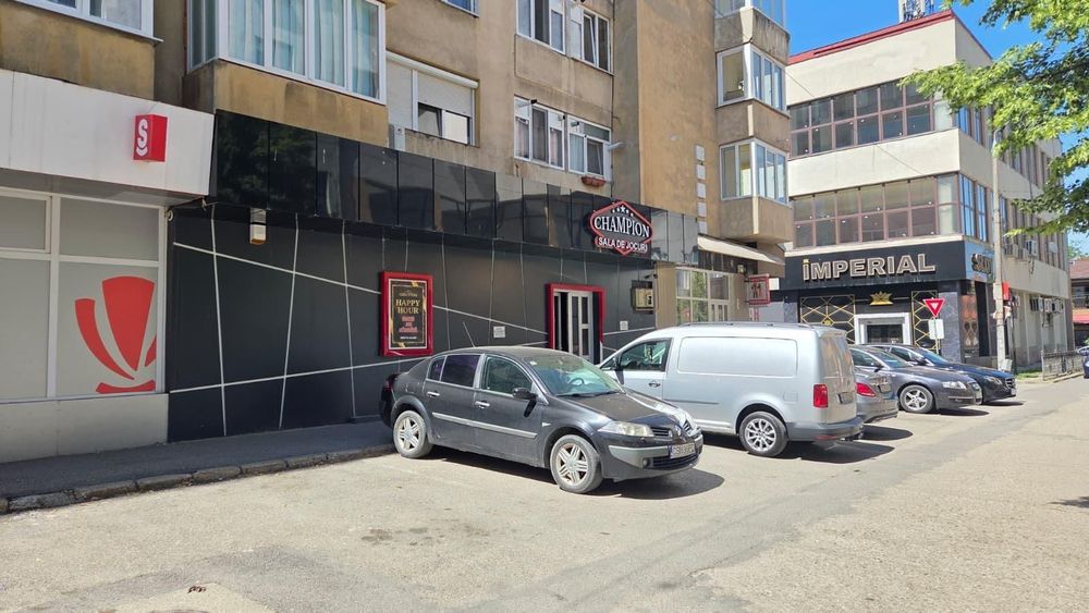 Închiriez spațiu comercial în centrul orașului Caransebeș