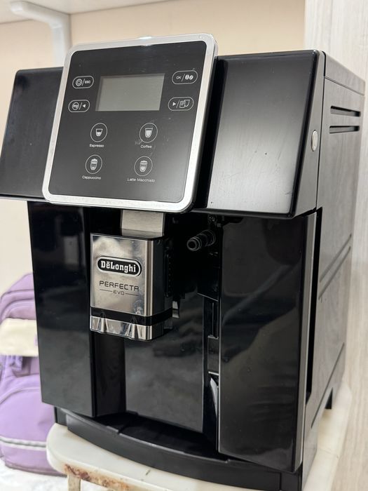 Продаю кофе машина delonghi