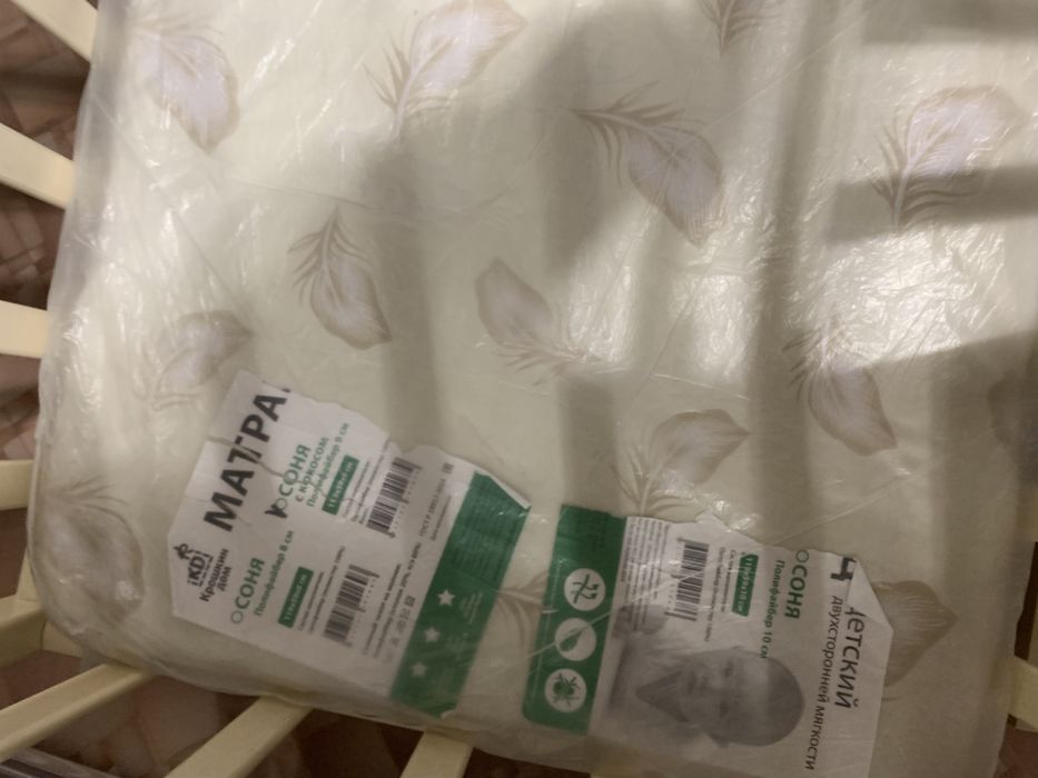 Детская кроватка с матрасом