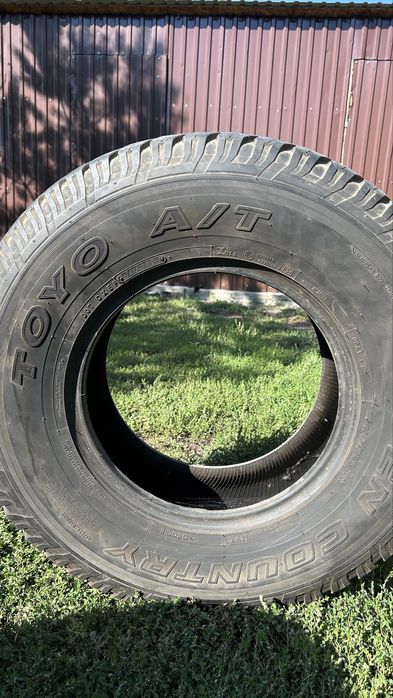 Продам 2 шины от Паджеро