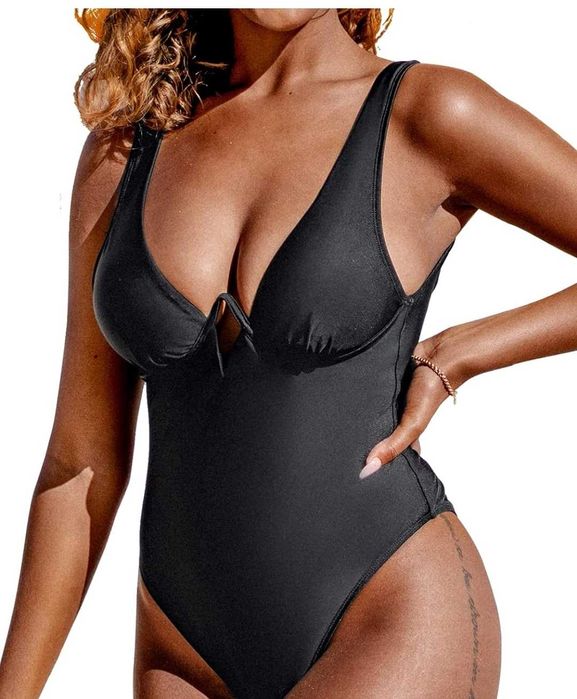 Черен цял бански, интересен модел