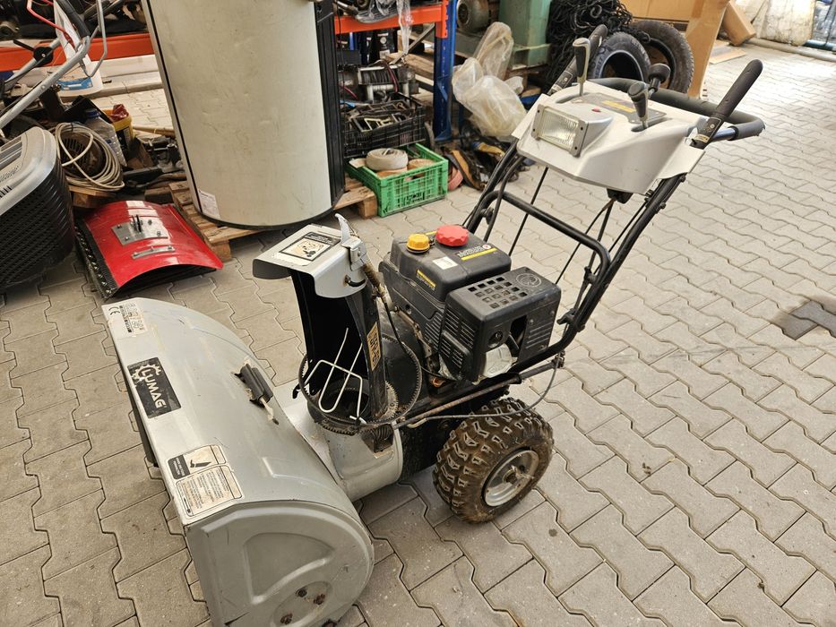 Freză de zăpadă cu motor