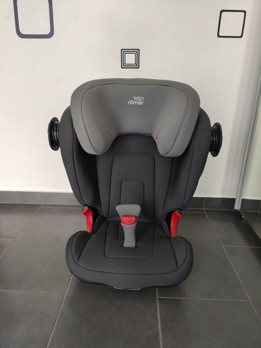Scaun auto Britax Romer Kidfix cu isofix pentru copii între 15-36 kg