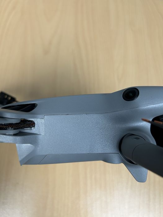 Продаваме дрон DJI Mini 5 Pro Fly More Combo RC2 в комплект с 3 броя батерии, Hub за зареждане, филтри и чанта за пренос. С оставаща гаранция!