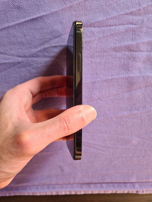 Продавам iPhone 12 Pro 256 GB